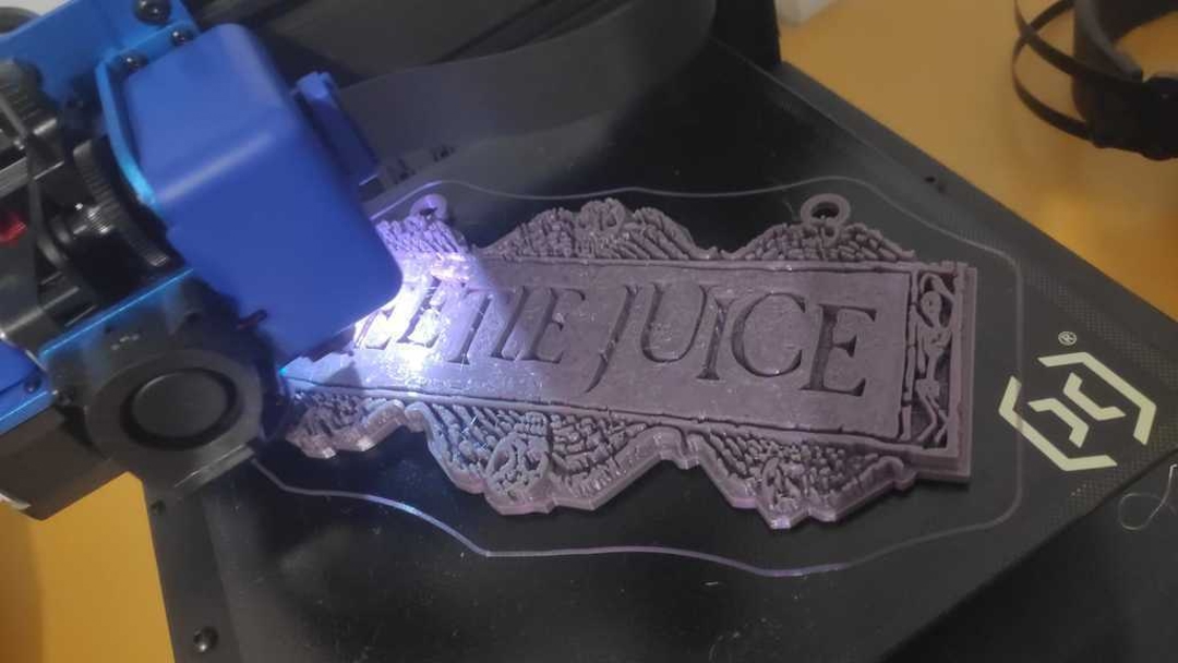 Image Beetlejuice plaque with supports