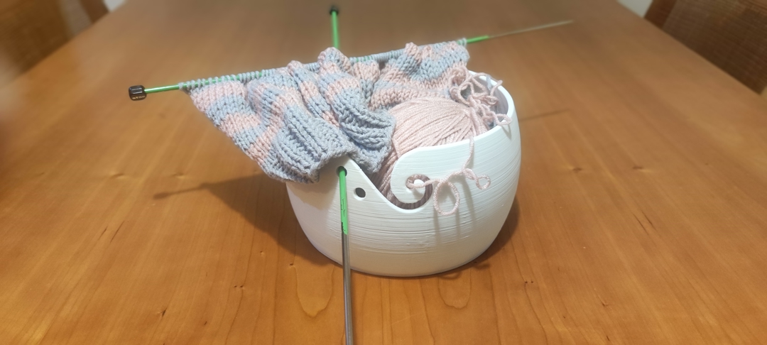 Image Bowl for ball of wool / Cuenco para ovillo de lana