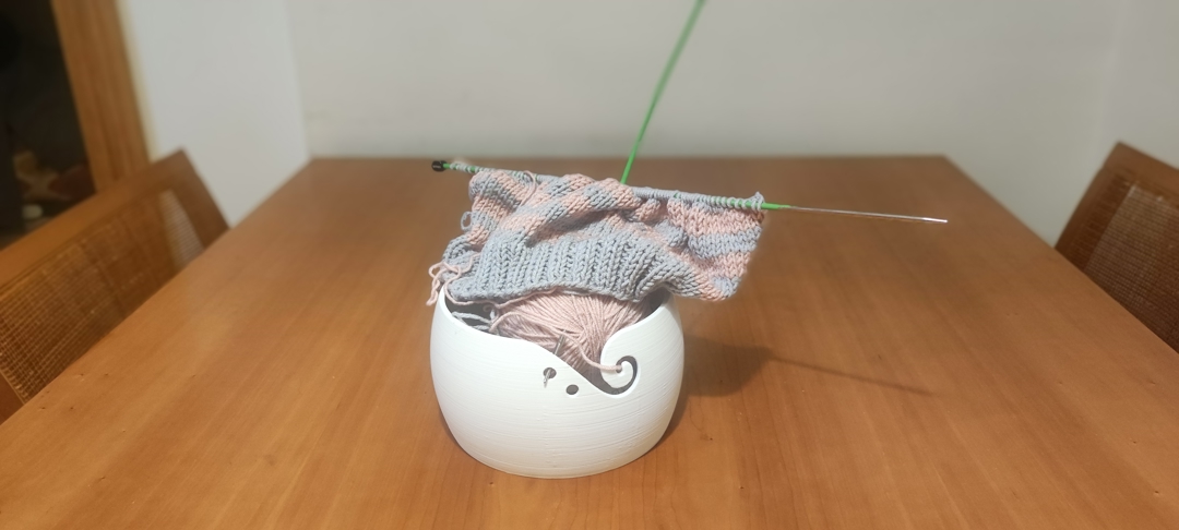 Image Bowl for ball of wool / Cuenco para ovillo de lana