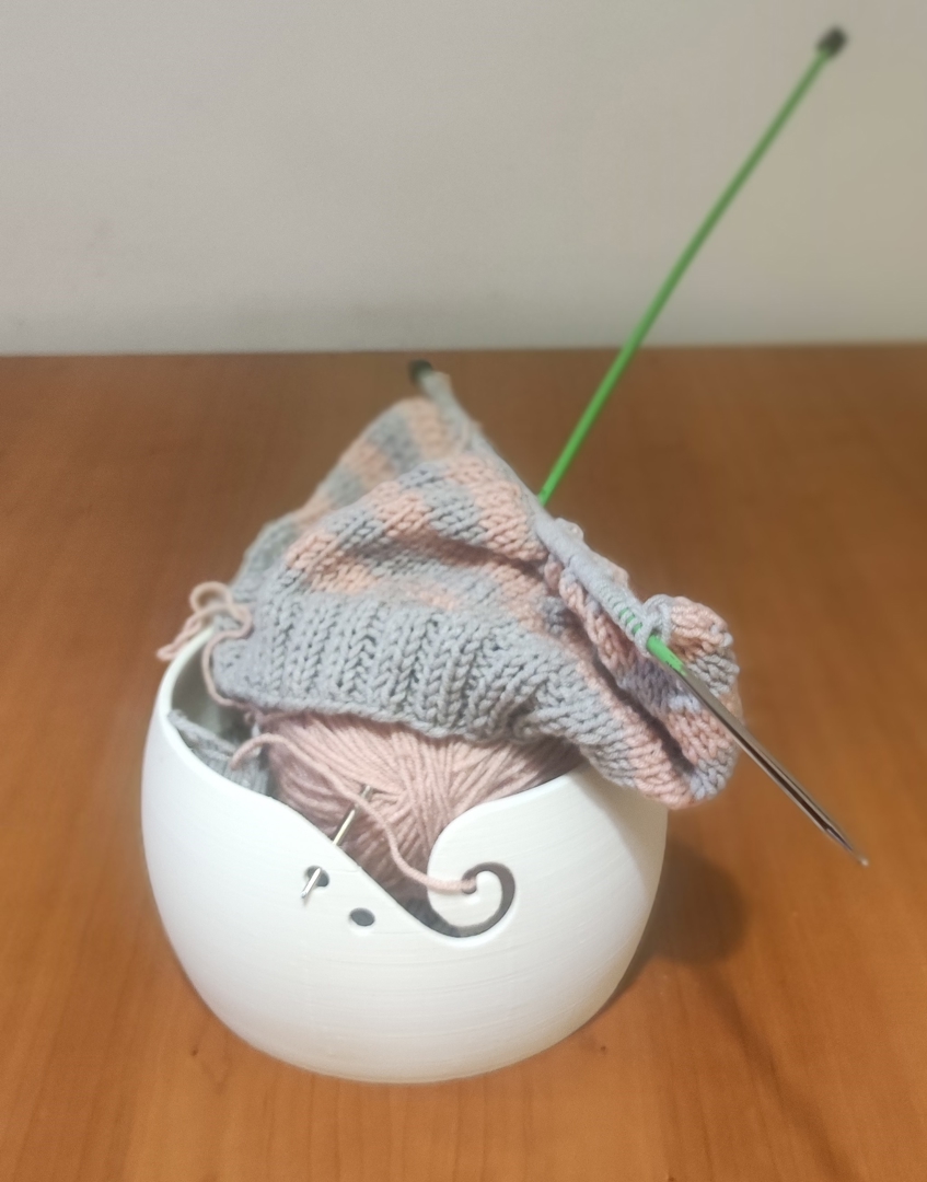 Image Bowl for ball of wool / Cuenco para ovillo de lana