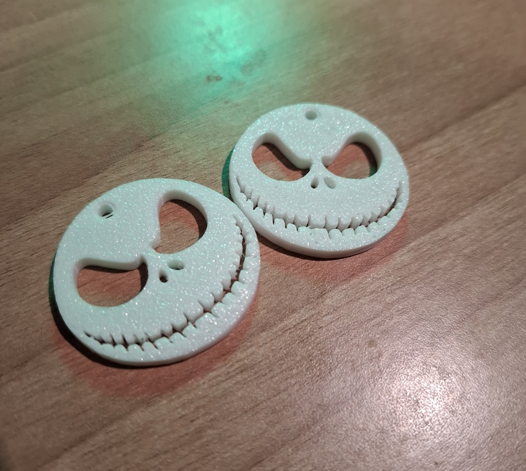 Model image PENDIENTES JACK SKELLIGNTON