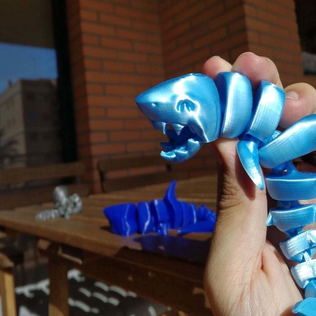 Image ARTICULATED SHARK